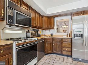 336 Glen Way 336, Elkins Park PA 19027