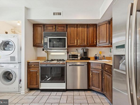 336 Glen Way 336, Elkins Park PA 19027