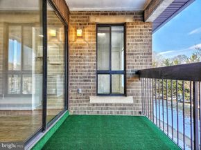 551 Florida Avenue 202, Herndon VA 20170