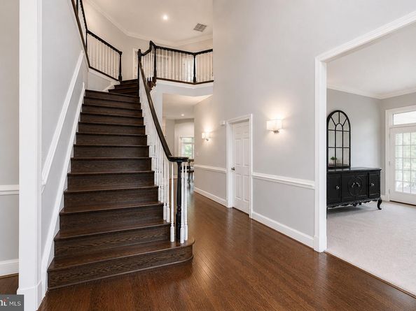 3242 Valley Lane, Falls Church VA 22044