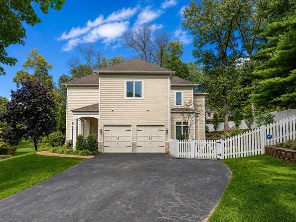 3242 Valley Lane, Falls Church VA 22044