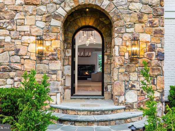 6704 Lupine Lane, Mclean VA 22101