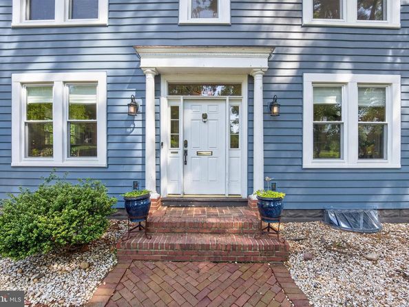 805 N Quaker Lane, Alexandria VA 22302