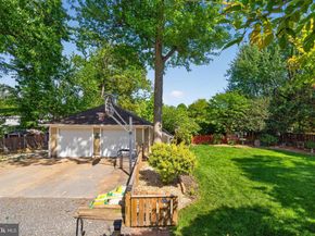 805 N Quaker Lane, Alexandria VA 22302