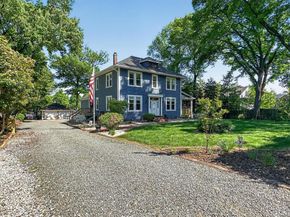 805 N Quaker Lane, Alexandria VA 22302