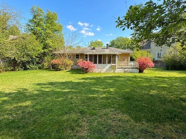 902 Olympian Circle SW, Vienna VA 22180