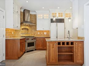 6 Edison Lane, Doylestown PA 18901