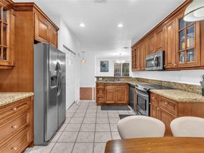 1059 Golden Cane Dr, Weston FL 33327