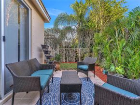 1059 Golden Cane Dr, Weston FL 33327