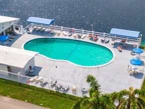 901 SW 11th Ave 16H, Hallandale Beach FL 33009