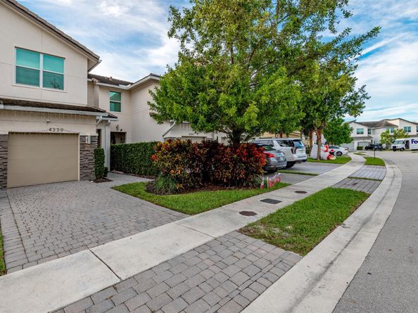 4339 Lago Dr 4339, Pompano Beach FL 33064