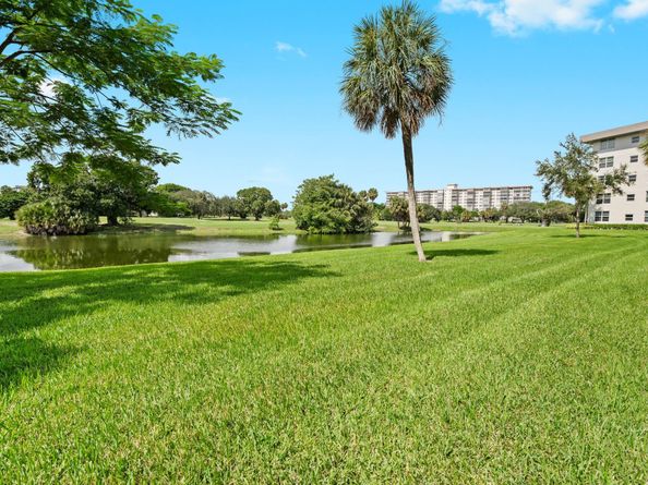 555 Oaks Ln 112, Pompano Beach FL 33069