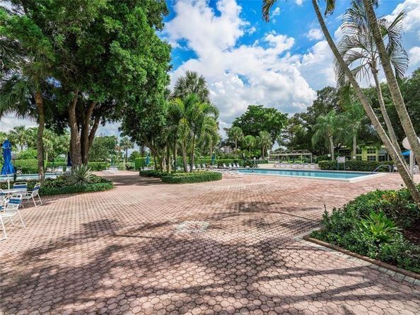 555 Oaks Ln 112, Pompano Beach FL 33069