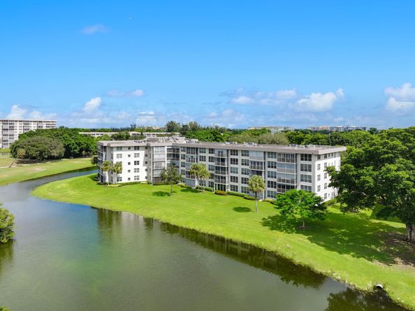 555 Oaks Ln 112, Pompano Beach FL 33069