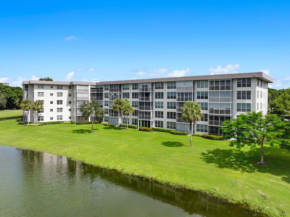 555 Oaks Ln 112, Pompano Beach FL 33069