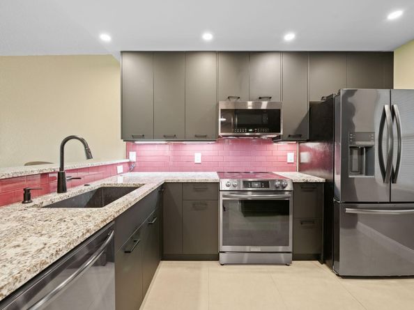555 Oaks Ln 112, Pompano Beach FL 33069