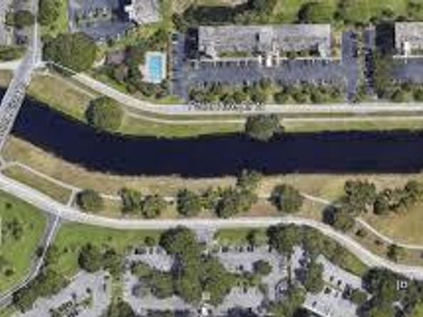 555 Oaks Ln 112, Pompano Beach FL 33069