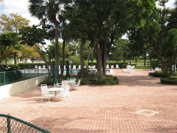555 Oaks Ln 112, Pompano Beach FL 33069