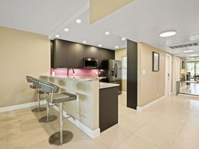 555 Oaks Ln 112, Pompano Beach FL 33069
