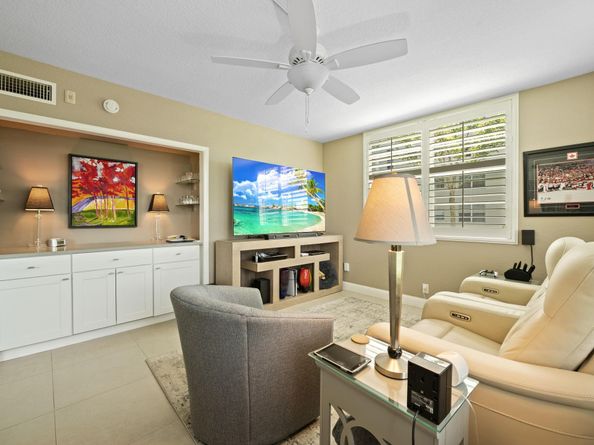 555 Oaks Ln 112, Pompano Beach FL 33069