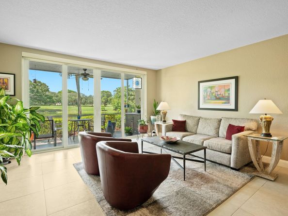 555 Oaks Ln 112, Pompano Beach FL 33069