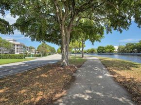 555 Oaks Ln 112, Pompano Beach FL 33069