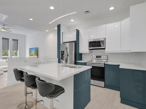 703 SE 16th Ct, Fort Lauderdale FL 33316