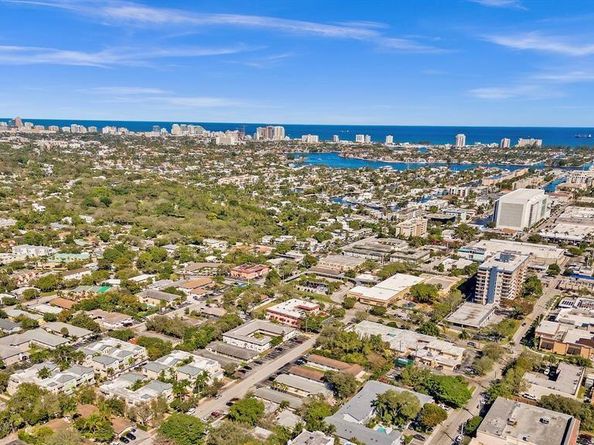 703 SE 16th Ct, Fort Lauderdale FL 33316