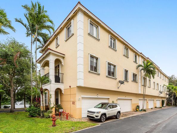 2897 S Greenleaf Circle, Boynton Beach FL 33426