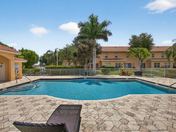 513 Talia Circle, Palm Springs FL 33461