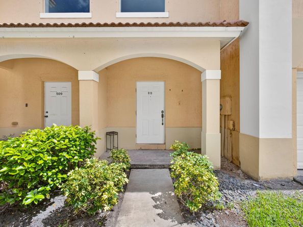 513 Talia Circle, Palm Springs FL 33461