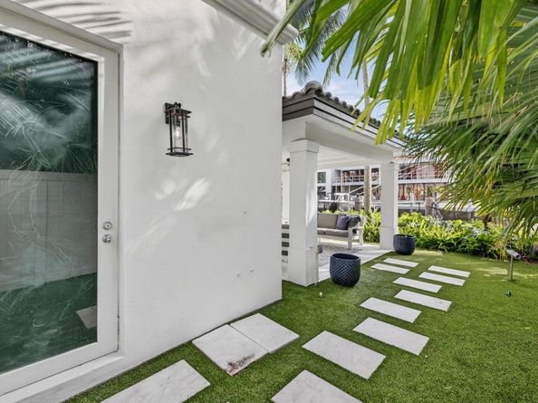 2614 Castilla Isle, Fort Lauderdale FL 33301