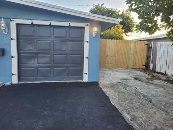 1810 NE 42nd St, Pompano Beach FL 33064