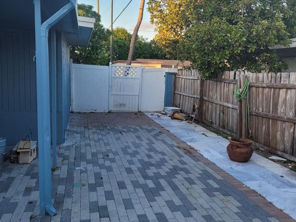 1810 NE 42nd St, Pompano Beach FL 33064