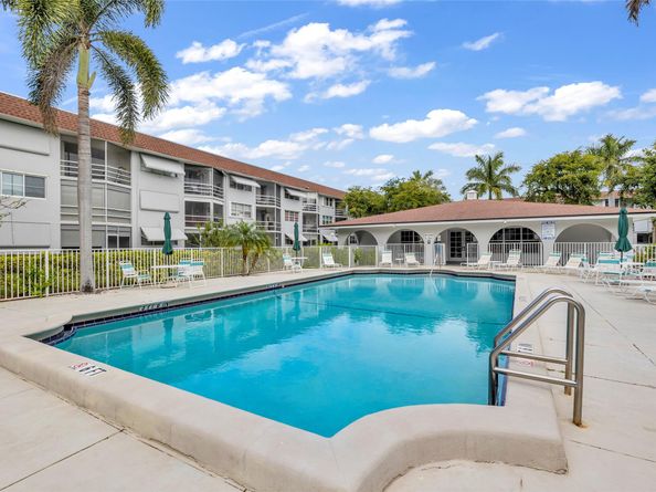 400 SE 10th St 211, Deerfield Beach FL 33441