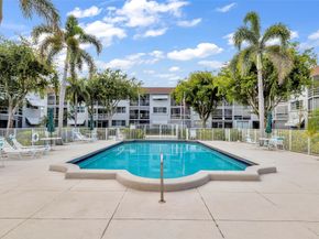 400 SE 10th St 211, Deerfield Beach FL 33441