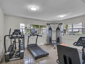 400 SE 10th St 211, Deerfield Beach FL 33441