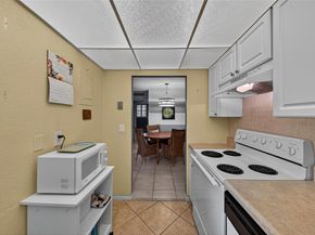 400 SE 10th St 211, Deerfield Beach FL 33441