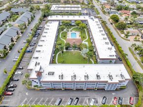 400 SE 10th St 211, Deerfield Beach FL 33441