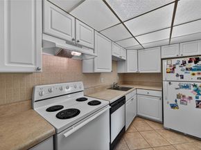 400 SE 10th St 211, Deerfield Beach FL 33441