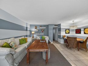 400 SE 10th St 211, Deerfield Beach FL 33441