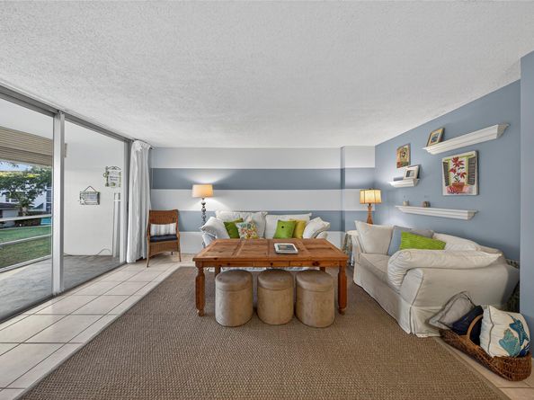 400 SE 10th St 211, Deerfield Beach FL 33441