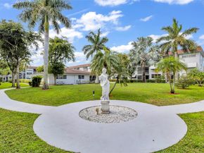 400 SE 10th St 211, Deerfield Beach FL 33441