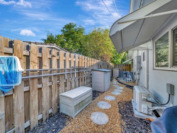 2611 NE 53rd St, Lighthouse Point FL 33064