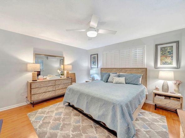 2611 NE 53rd St, Lighthouse Point FL 33064