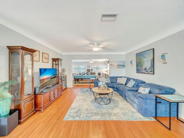 2611 NE 53rd St, Lighthouse Point FL 33064