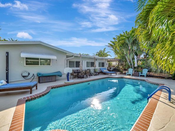 2611 NE 53rd St, Lighthouse Point FL 33064