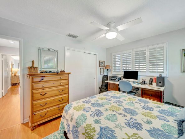 2611 NE 53rd St, Lighthouse Point FL 33064