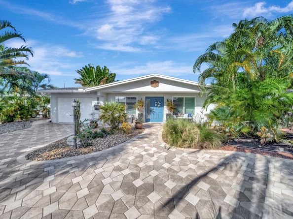 2611 NE 53rd St, Lighthouse Point FL 33064