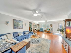 2611 NE 53rd St, Lighthouse Point FL 33064